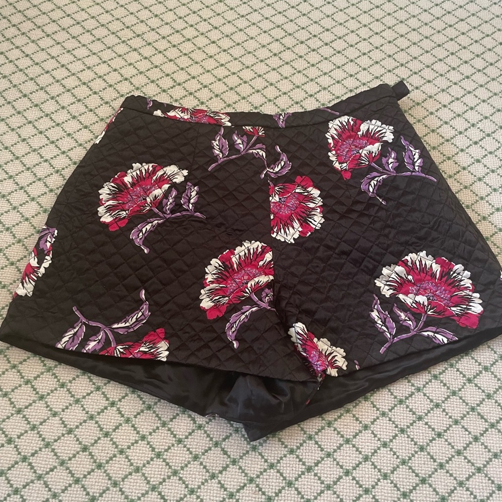 Morgan Lane quilted shorts. Large